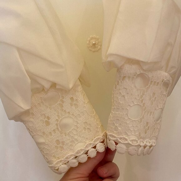 Vintage Wedding Gown and Veil purchased new in 1974. Now valued $1280 - Picture 5 of 17